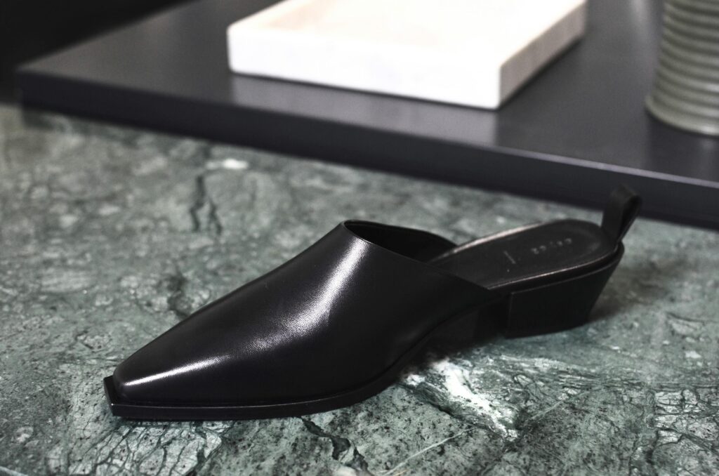 DSW (Designer Shoe Warehouse)