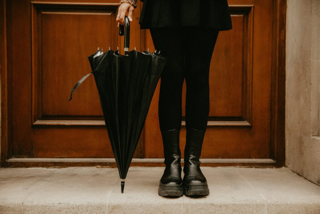 How to Use Black Tennis Shoes Effectively 