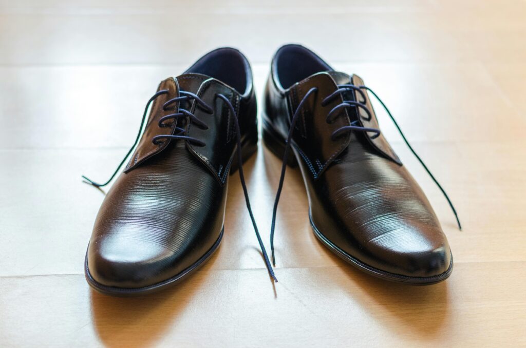 Style Guide How to Wear Black Tennis Shoes 
